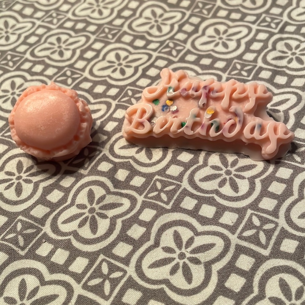 These are hand made pink happy birthday and macaron wax melts with scent rose